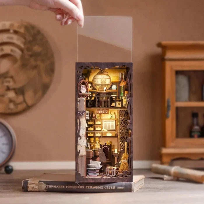 Magic Pharmacist – DIY book nook kit, HiNooki (image 5)